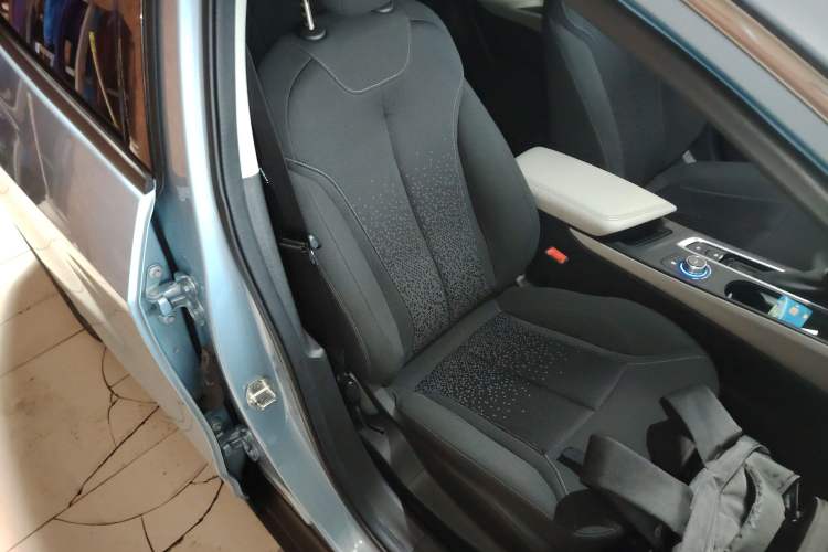 Used Buick Velite 6 2020 Plug-in Hybrid Connected Fashion Model
