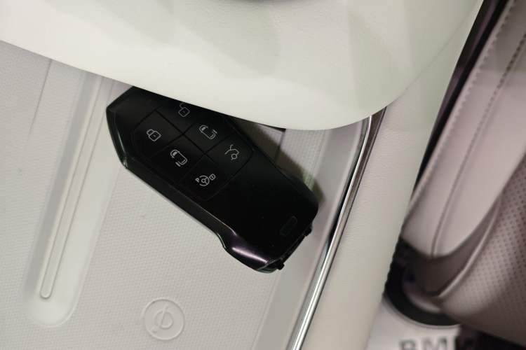 Used XPeng X9 2024 702 Ultra-Long Range Pro