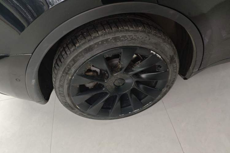 Used Tesla Model Y 2023 Long-Range All-Wheel-Drive Version