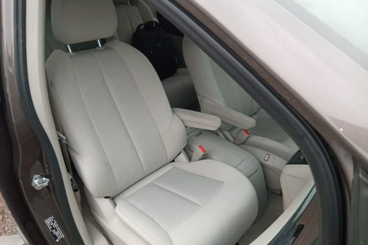 Used Buick GL8 2023 Land Executive Class Comfort Model
