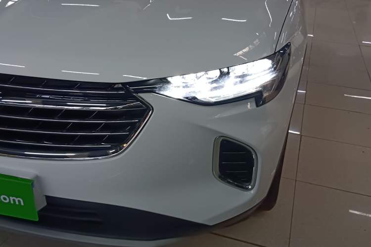 Used Buick Envision 2022 Encore S 552T Two-Wheel-Drive Luxury Model
