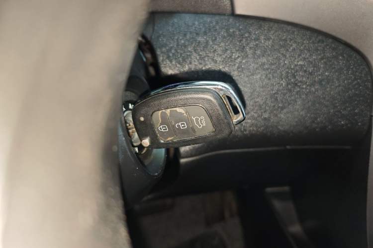 Used Hyundai Elantra 2016 1.6L Automatic Smart Version
