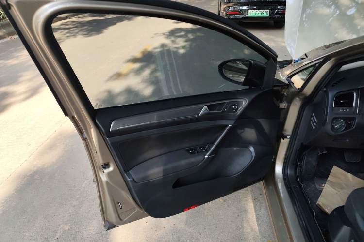 Used Volkswagen Golf 2016 230TSI Automatic Comfort Version
