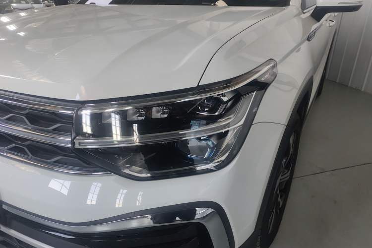 Used Volkswagen Tharu 2023 300TSI Two-Wheel-Drive Full Moon Edition