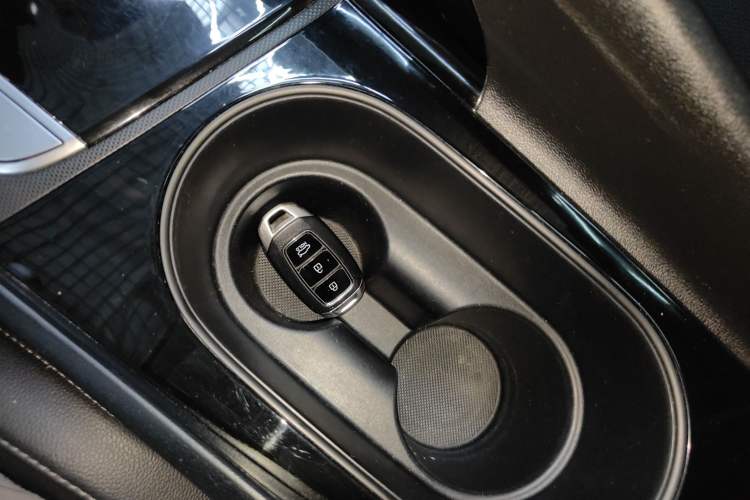 Used Hyundai Elantra 2023 1.5L CVT LUX Prestige Edition