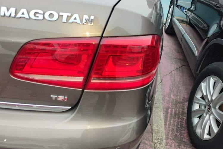 Used Volkswagen Magotan 2015 1.8TSI Advanced Model
