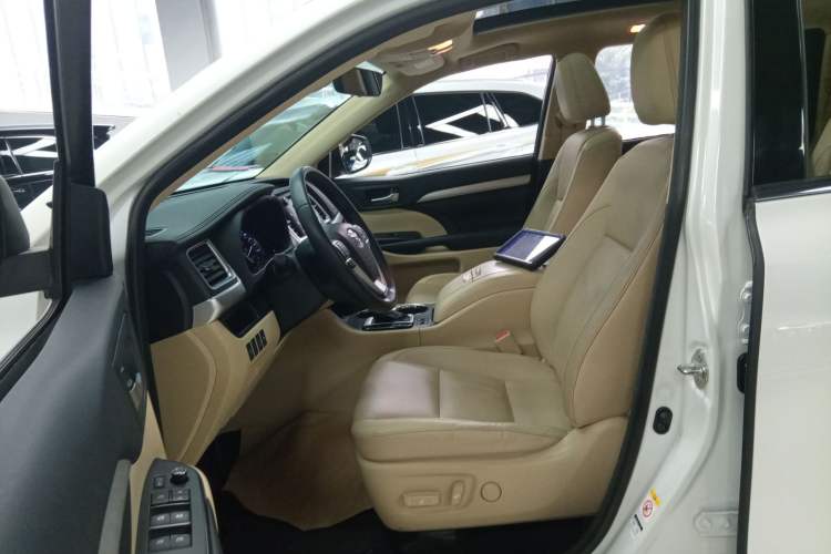 Used Toyota Highlander 2018 2.0T Four-Wheel Drive Luxury Version 7 Seats China VI Standard