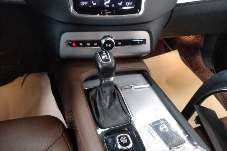 Used Volvo XC90 2019 T5 Zhiyi Edition 5-Seater China VI Standard
