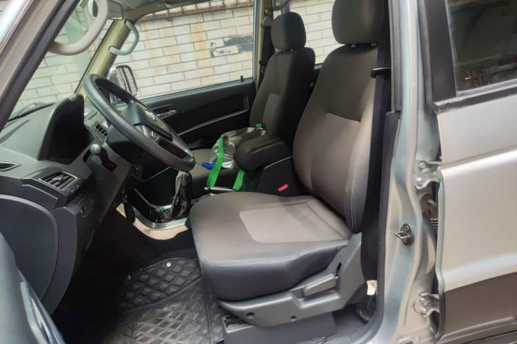 Used Leopaard Q6 2015 2.4L Manual Two-Wheel-Drive Elite Model
