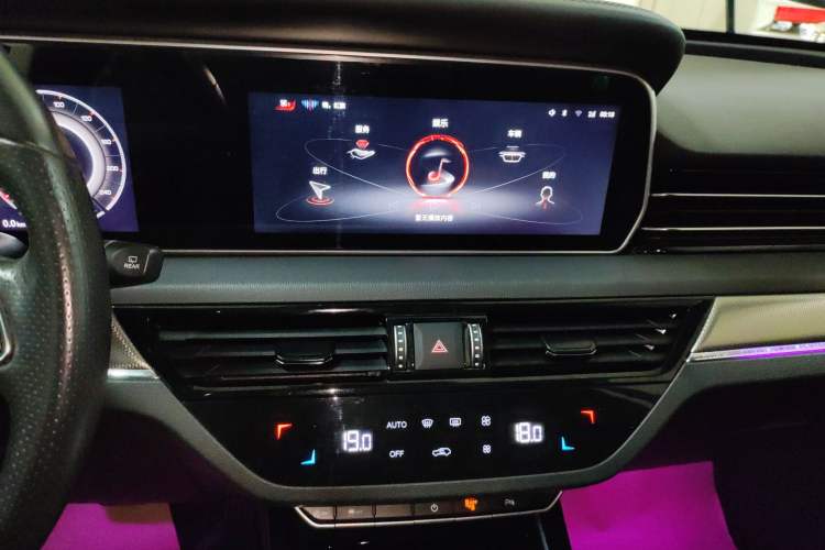 Used Hongqi HS5 2022 Revised Version 2.0T Smart Connect Flagship Edition
