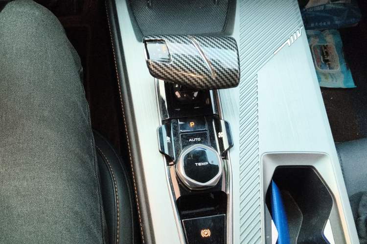 Used Oshan Z6 New Energy 2023 ZhiDian iDD 150KM Flagship PLUS Smart Parking Edition
