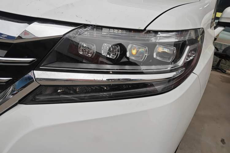 Used Honda Elysion 2016 2.4L Supreme Edition
