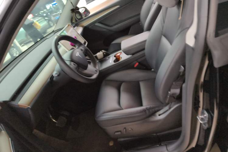 Used Tesla Model Y 2022 Long-Range All-Wheel-Drive Version