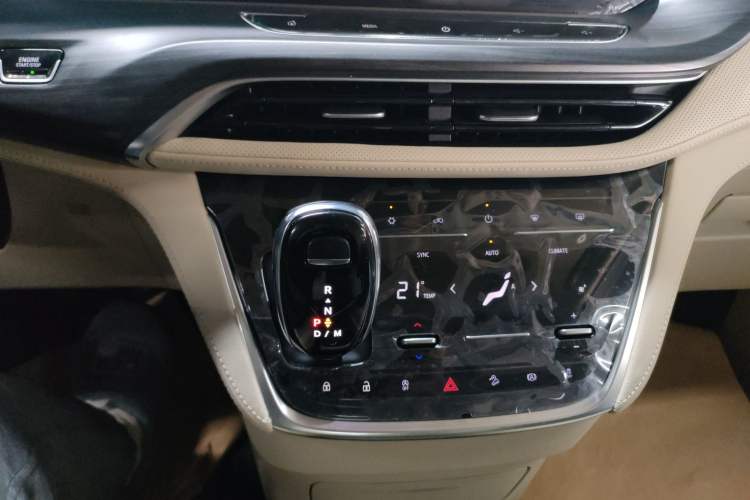 Used Buick GL8 2022 ES Landtrek 653T Luxury Edition
