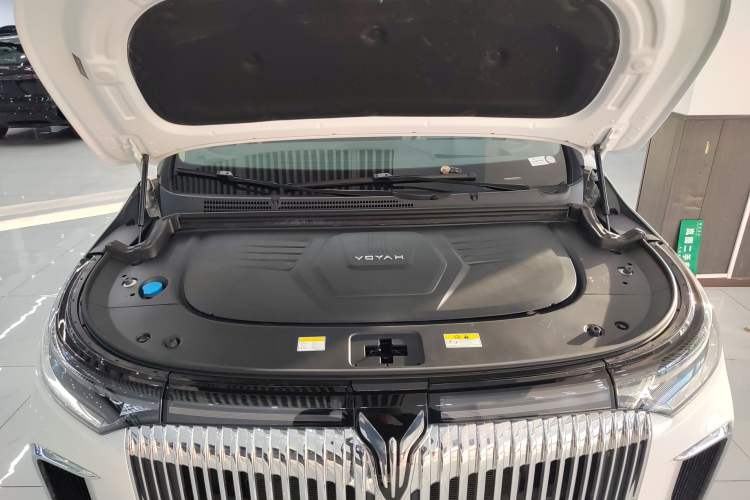 Used VOYAH Dream 2025 PHEV Four-Wheel Drive Prestige Kunpeng Edition
