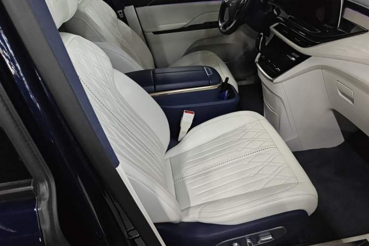 Used Buick GL8 2020 Avenir Avia Four-Seat Luxury Edition