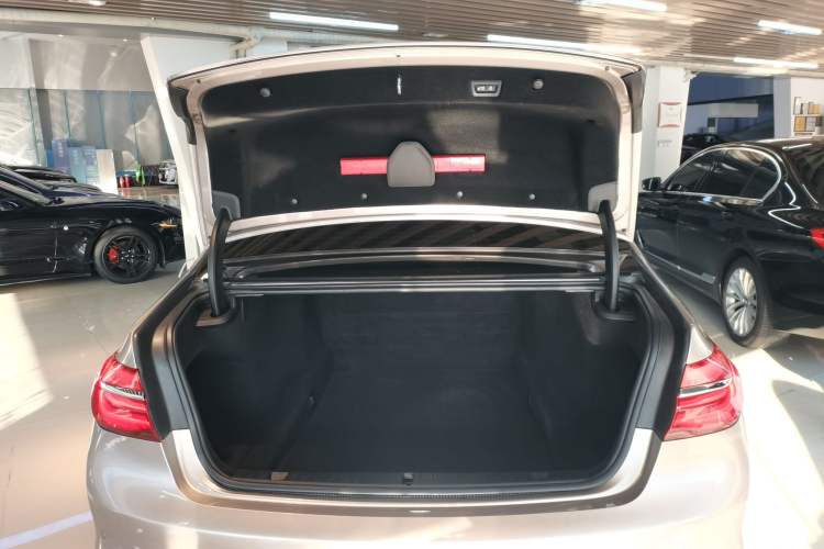 Used BMW 7 Series 2018 730Li Leading Model Excellence Package
