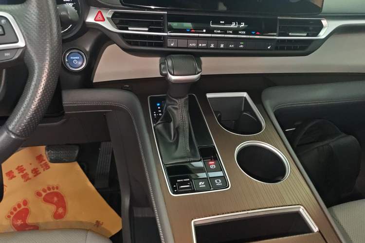 Used Toyota Granvia 2023 2.5L Hybrid Prestige PLUS Edition
