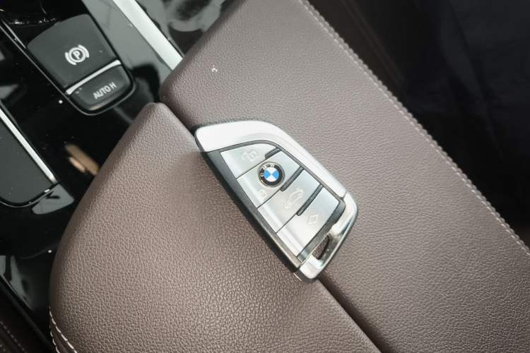 Used BMW 5 Series 2019 525Li Luxury Package
