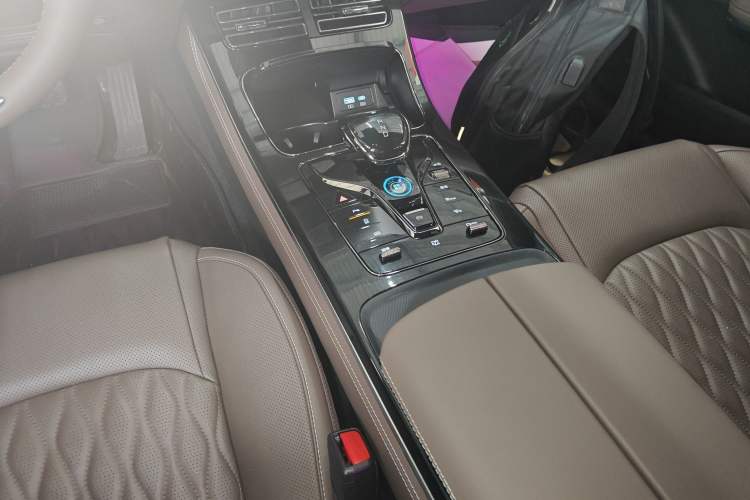 Used BYD Han 2023 EV Champion Edition 605KM Front-Drive Premium Model
