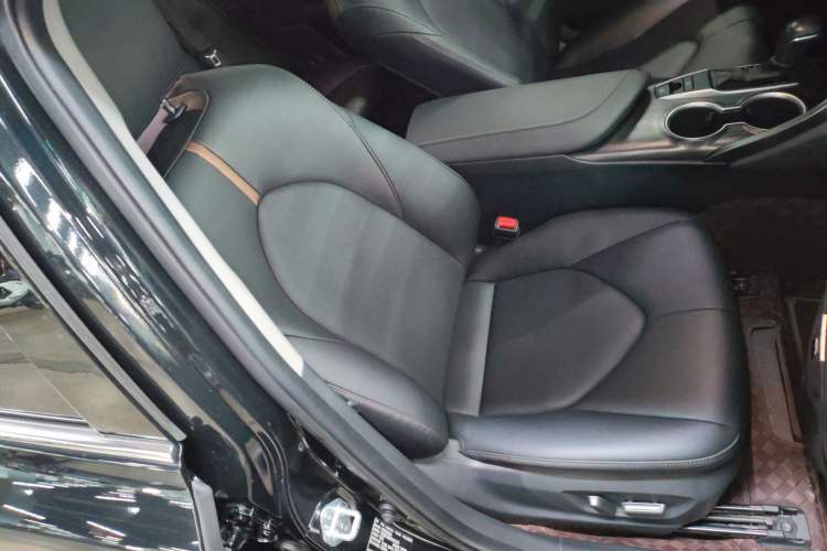 Used Toyota Camry 2023 2.0G Luxury Edition