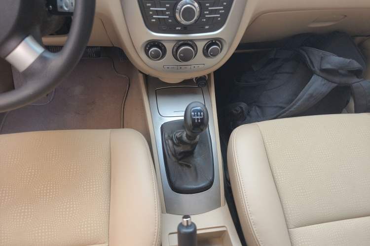 Used Buick Excelle 2013 1.5L Manual Classic Model
