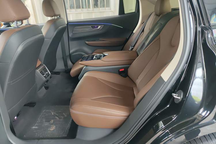 Used Hongqi E-QM5 2021 Online Booking Charging Basic Edition 4 Seats
