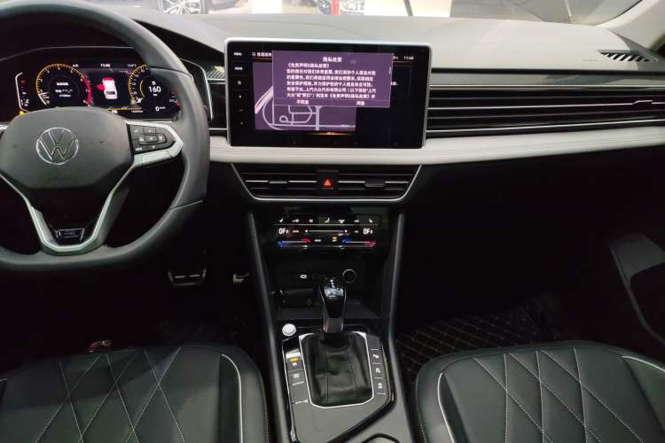 Used Volkswagen Tiguan L 2024 Outstanding Model 330TSI Automatic Two-Wheel Drive R-Line Dragon Glory Edition
