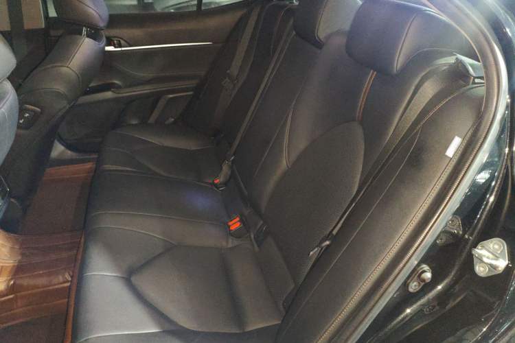 Used Toyota Camry 2021 2.0G Luxury Edition
