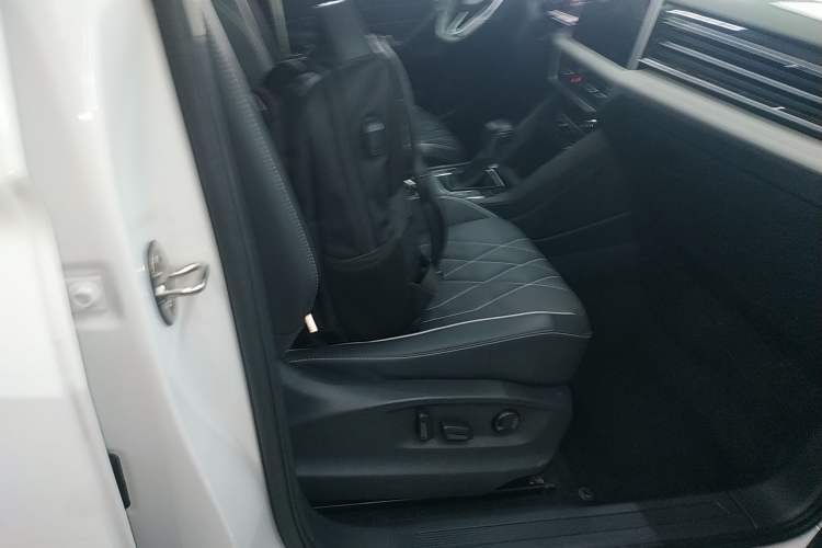 Used Volkswagen Tiguan L 2023 300TSI Automatic Two-Wheel Drive Smart Edition