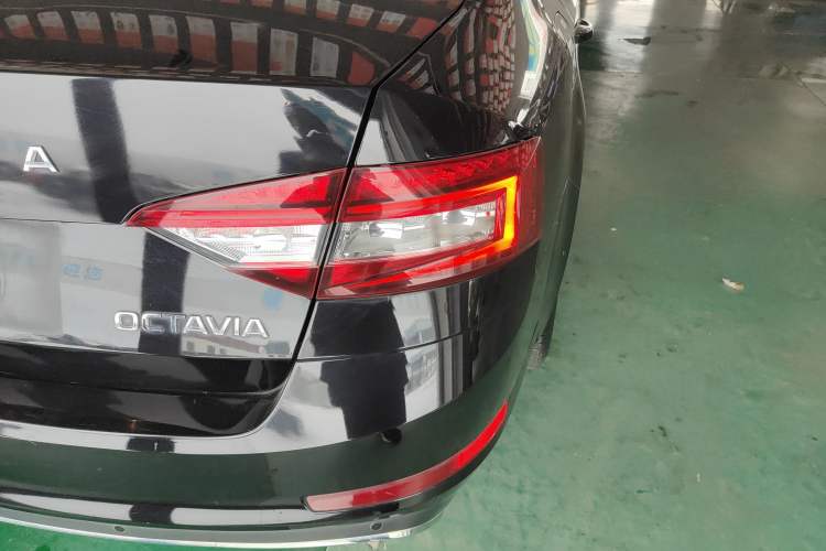 Used Skoda Octavia 2019 1.5L Automatic Smart Drive Luxury Edition China VI Standard