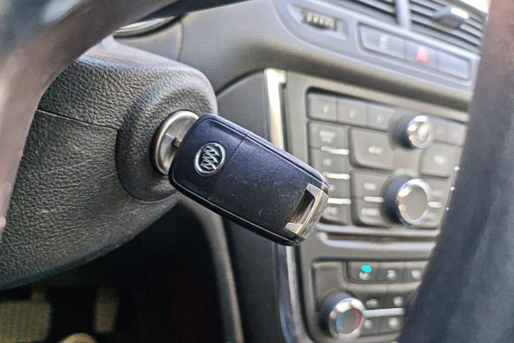 Used Buick Encore 2015 1.4T Automatic Two-Wheel Drive Urban Elite Version
