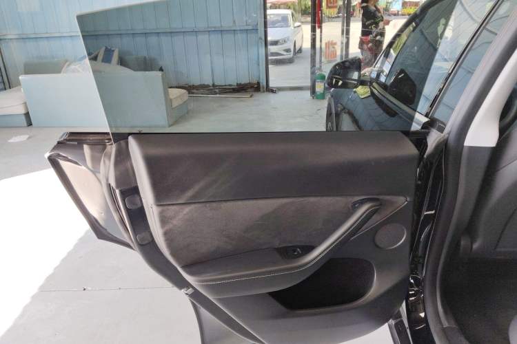 Used Tesla Model Y 2021 Long-Range All-Wheel-Drive Version
