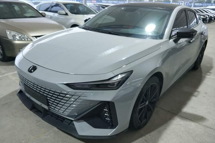 Used Changan UNI-V 2022 1.5T Prestige Version