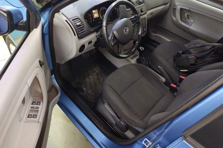 Used Skoda Fabia 2014 1.4L Automatic Crystal Edition
