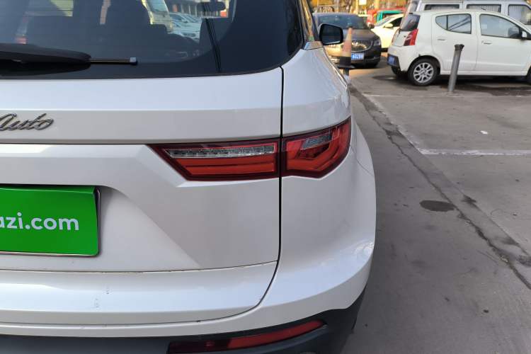 Used Zotye T700 2017 1.8T Dual-Clutch Luxury Model
