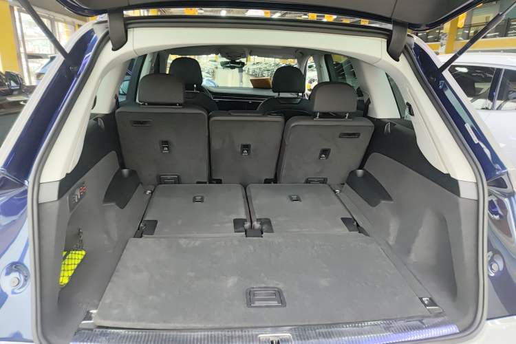 Used Audi Q7 2021 55 TFSI quattro S line Sport model
