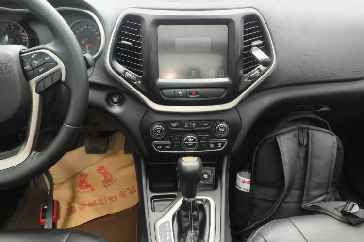 Used  Cherokee 2017 2.0L Superior Edition
