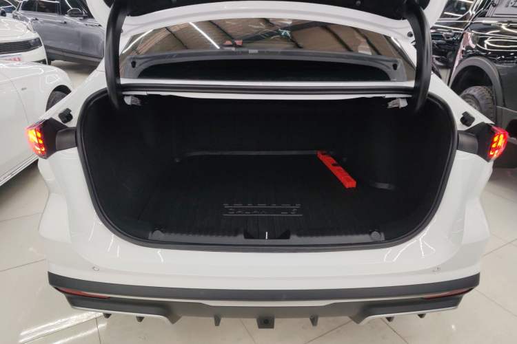 Used  L6 2024 125km PLUS Dragon Edition
