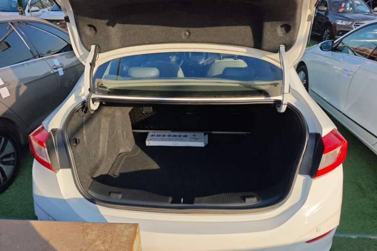 Used Chevrolet Cruze 2018 320 Automatic Pioneer Sunroof Edition
