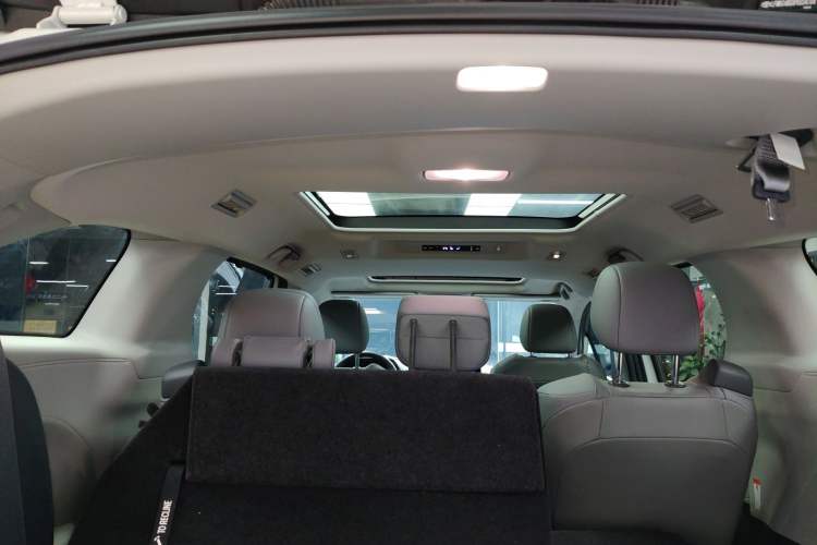 Used Toyota Granvia 2023 2.5L Hybrid Prestige PLUS Edition