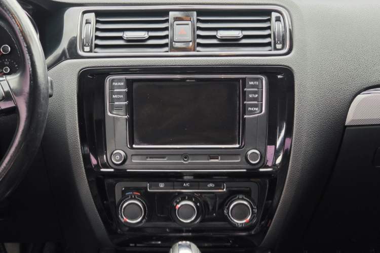 Used Volkswagen Sagitar 2017 230TSI Automatic Comfort Version
