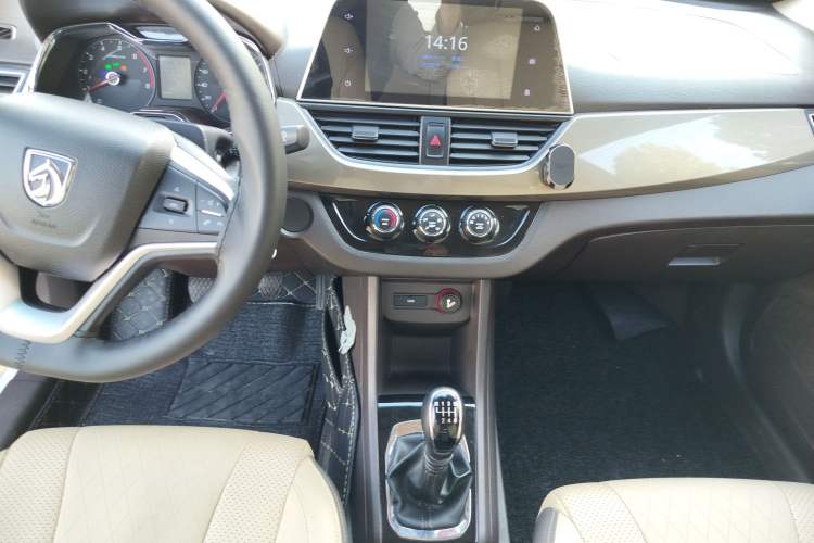 Used Baojun 310W 2017 1.5L Manual Fashion Edition China VI
