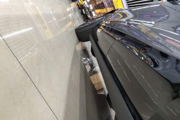 Used Land Rover Discovery 2023 360 PS R-Dynamic S
