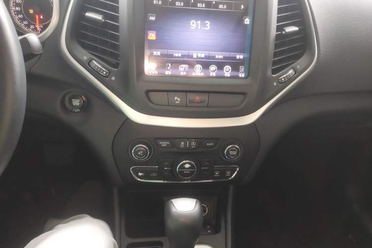 Used  Cherokee 2016 2.4L Leading Smart Version
