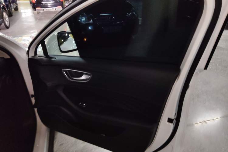 Used Roewe D7 2023 DMH 125km Superior Edition
