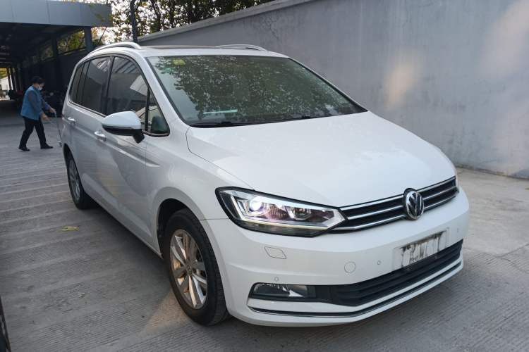 Used Volkswagen Touran 2016 Volkswagen Touran L 280TSI DSG Comfort Edition
