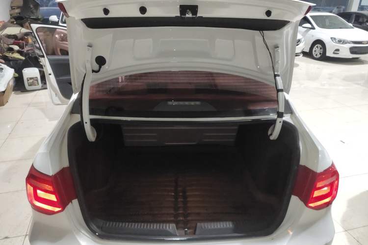 Used Volkswagen Jetta 2015 Value Edition 1.6L Manual Fashionable Style