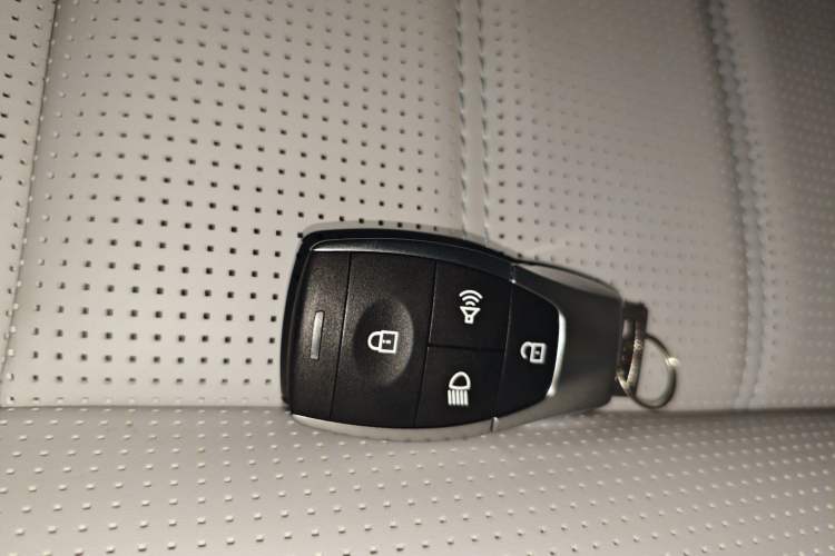 Used  BJ40 2023 2.0T Automatic Four-Wheel Drive Urban Hunter Edition Chivalrous Type
