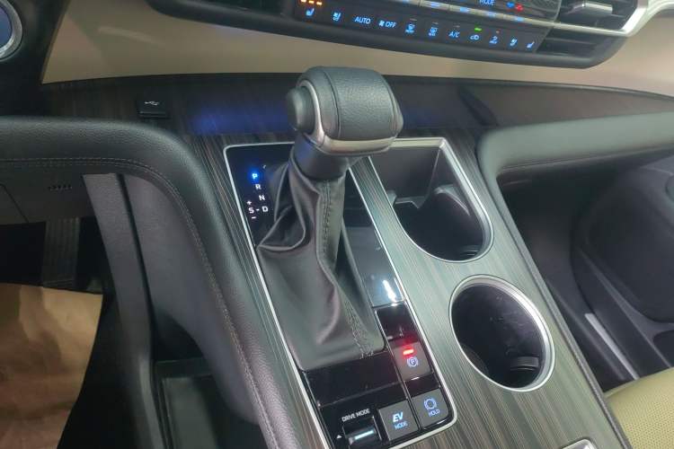 Used Toyota Granvia 2022 2.5L Hybrid Prestige Edition